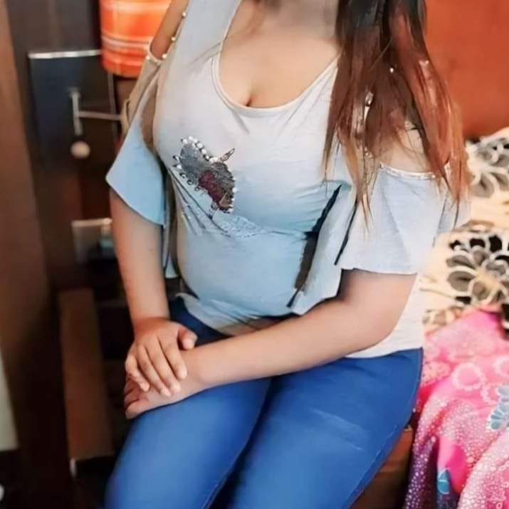 Hot Indian Insta girl Isha Modi big boobs press compilation pics